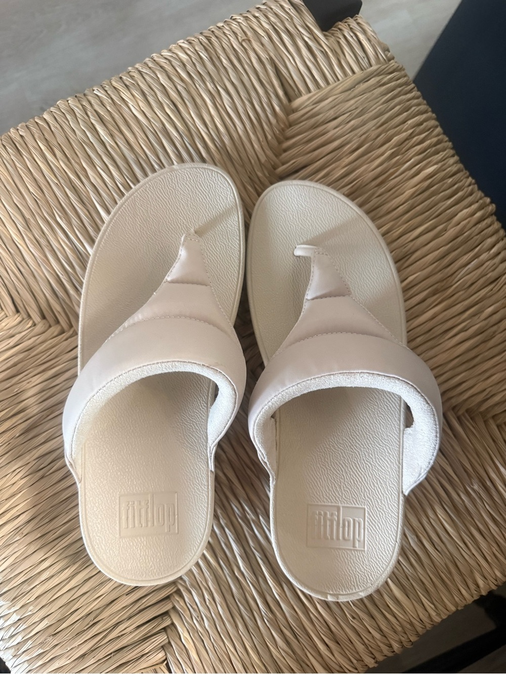 FitFlop Cream Padded Toe. Never Worn! - Picture 2 of 5
